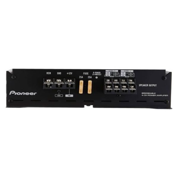 آمپلی‌فایر پایونیر GM-E7004 نصب‌شده در خودرو با سیم‌کشی تمیز