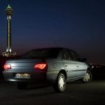 چراغ عقب پژو 405 دودی YF نصب‌شده روی خودرو برای نمایش کاربرد.