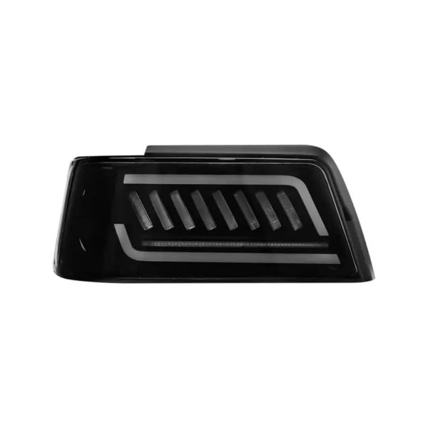 چراغ عقب پژو 405 دودی طرح تیگو 8 با نورپردازی LED پیشرفته در شب