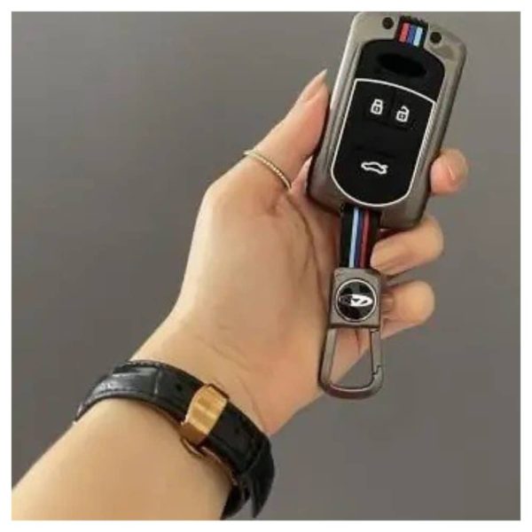 قاب ریموت فلزی لاکچری آریزو 5 نصب‌شده بر روی ریموت خودرو، نمای کامل