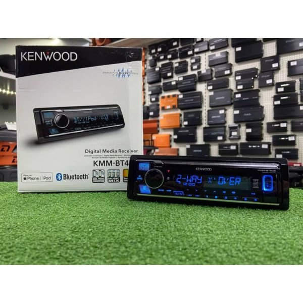 پخش خودرو Kenwood KMM-BT408 نصب شده در داشبورد خودرو