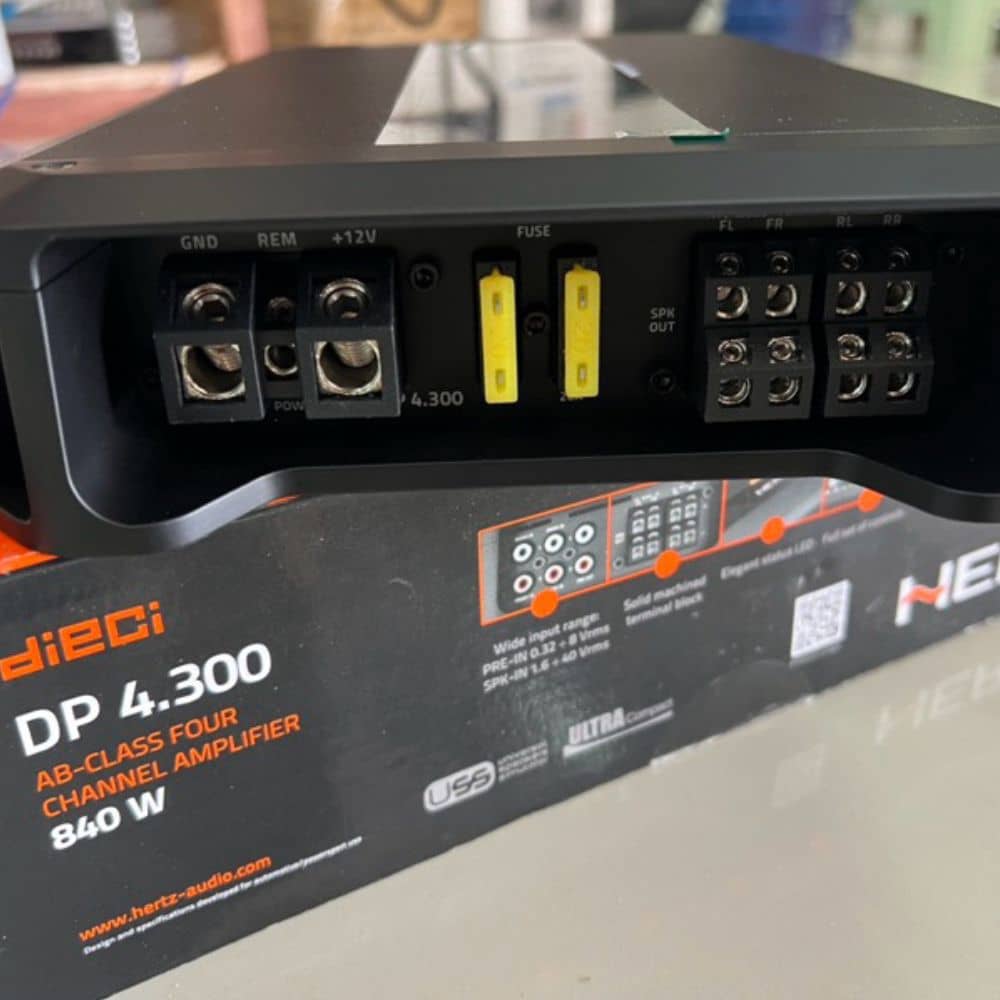 آمپلی فایر HERTZ DP4.300 مناسب راه‌اندازی باند و کامپوننت حرفه‌ای خودرو